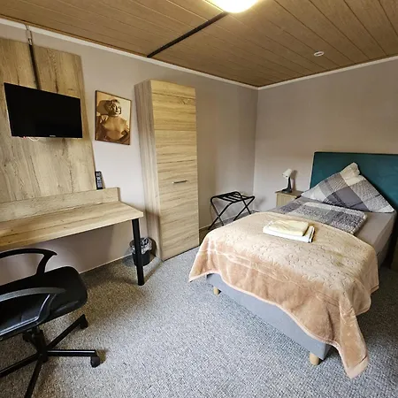 Dom wakacyjny Maternus-fewo Am Wald Komplettes Grosses Haus 150m2 6 8 Personen Kueche 3 Baeder 3 X E-laden Raucherpavillon *