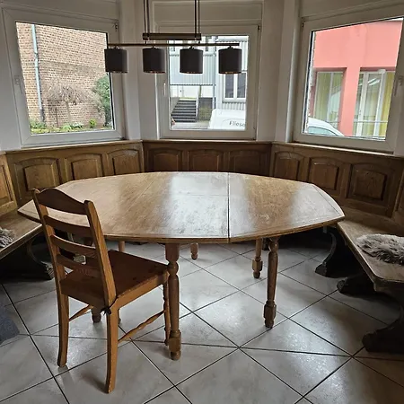 Holiday home Monteurwohnung An Der Wasserburg Weilerswist-metternich, E-ladestation, Naehe Phantasialand, Palmenparadies Euskirchen Weilerswist